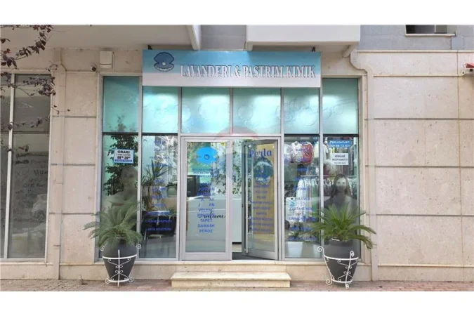 Vlore, shitet dyqan Kati 0, 87 m² 268.000 € (Rruga Jeronim Derada)