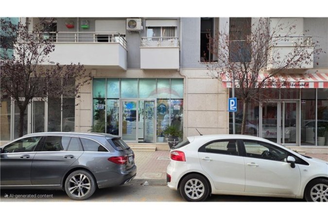 Vlore, shitet dyqan Kati 0, 87 m² 268.000 € (Rruga Jeronim Derada)
