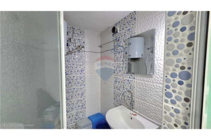 Vlore, shitet dyqan Kati 0, 87 m² 268.000 € (Rruga Jeronim Derada)