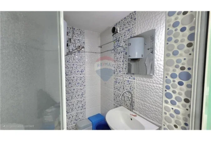 Vlore, shitet dyqan Kati 0, 87 m² 268.000 € (Rruga Jeronim Derada)