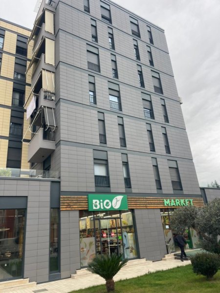 Tirane, jepet me qera ambjent biznesi Kati 2, 214 m² (Rruga Panorama)