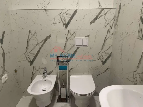 Tirane, jepet me qera apartament 2+1+Ballkon Kati 9, 111 m² 880 € (Rruga e Dibres)