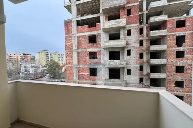 Vlore, jepet me qera apartament 1+1 Kati 5, 90 m² 400 € (Pas Parkut Aulona, Rruga Misto Mele, Vlorë)