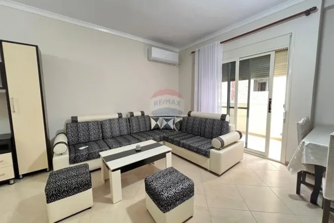 Vlore, jepet me qera apartament 1+1 Kati 5, 90 m² 400 € (Pas Parkut Aulona, Rruga Misto Mele, Vlorë)