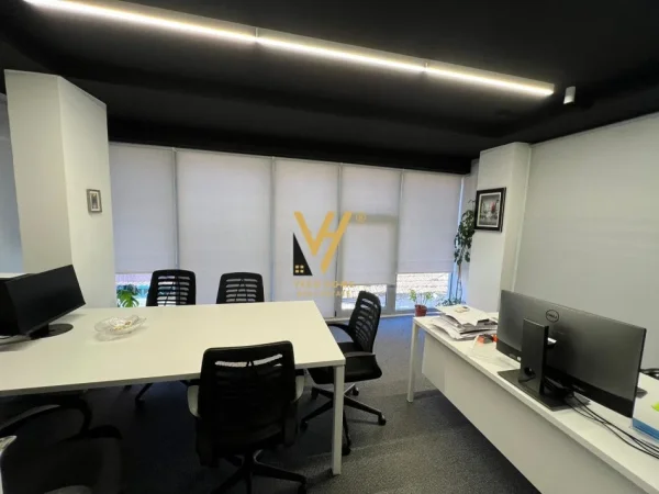 Tirane, jepet me qera zyre Kati 2, 72 m² 1.100 € (PAZARI I RI)