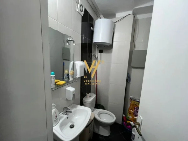 Tirane, jepet me qera zyre Kati 2, 72 m² 1.100 € (PAZARI I RI)