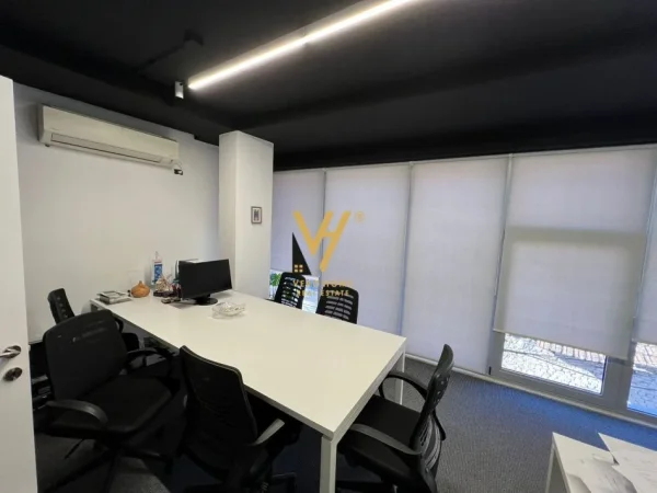Tirane, jepet me qera zyre Kati 2, 72 m² 1.100 € (PAZARI I RI)