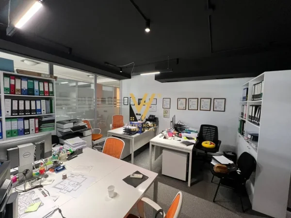 Tirane, jepet me qera zyre Kati 2, 72 m² 1.100 € (PAZARI I RI)