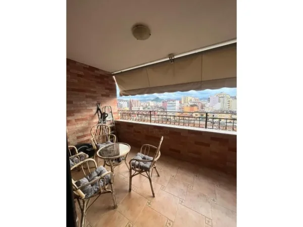 Tirane, jepet me qera apartament 1+1+Ballkon Kati 6, 68 m² 650 € (Rruga e Durresit)