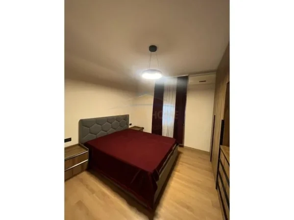 Tirane, jepet me qera apartament 1+1+Ballkon Kati 6, 68 m² 650 € (Rruga e Durresit)