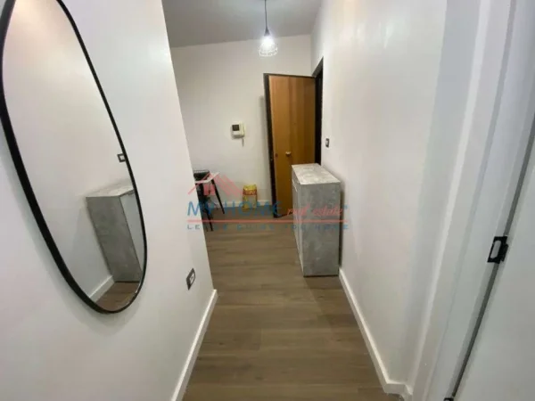 Tirane, shitet apartament 1+1+Ballkon Kati 2, 77 m² 180.000 € (Rruga Medar Shtylla)