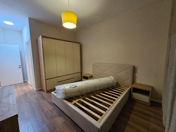 Tirane, jepet me qera apartament 2+1 Kati 5, 110 m² 700 € (5 MAJI)