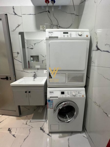 Tirane, jepet me qera garsonier Kati 0, 50 m² 600 € (RRUGA E BARRIKADAVE)