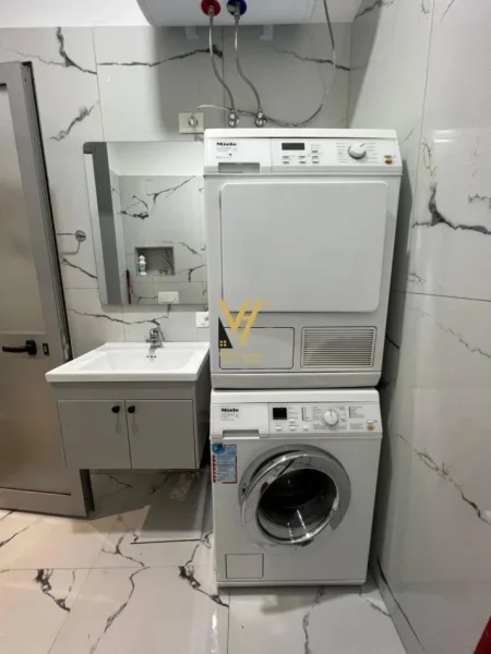 Tirane, jepet me qera garsonier Kati 0, 50 m² 600 € (RRUGA E BARRIKADAVE)