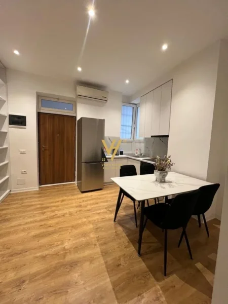 Tirane, jepet me qera garsonier Kati 0, 50 m² 600 € (RRUGA E BARRIKADAVE)