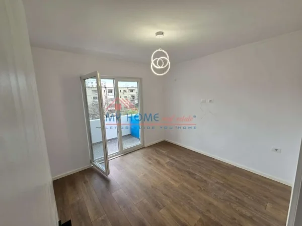 Tirane, shitet apartament 1+1+Ballkon Kati 4, 52 m² 108.000 € (Ali Demi)