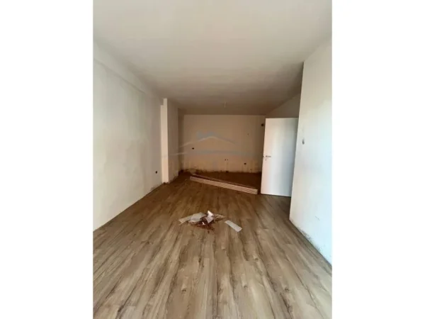 Tirane, shitet apartament 1+1+Ballkon Kati 5, 65 m² 95.000 €