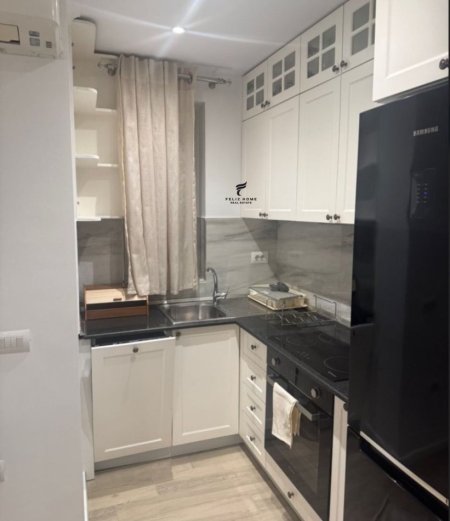 Tirane, jepet me qera apartament 1+1 Kati 3, 65 m² 500 € (ALI DEMI)