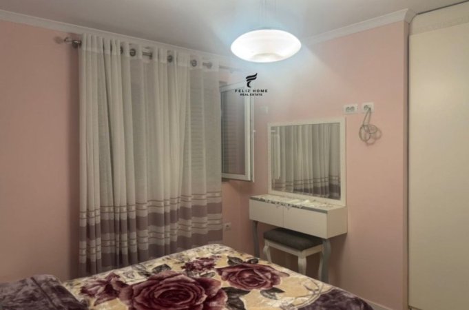 Tirane, jepet me qera apartament 1+1 Kati 3, 65 m² 500 € (ALI DEMI)