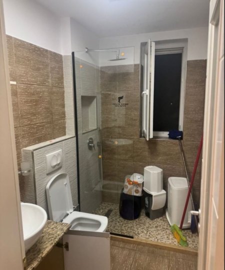Tirane, jepet me qera apartament 1+1 Kati 3, 65 m² 500 € (ALI DEMI)