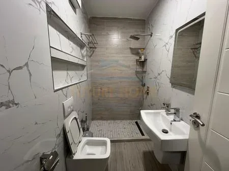 Tirane, jepet me qera apartament 1+1+Ballkon Kati 5, 70 m² 519 € (5 Maji)