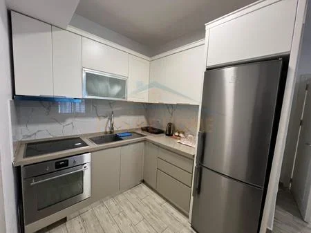 Tirane, jepet me qera apartament 1+1+Ballkon Kati 5, 70 m² 519 € (5 Maji)