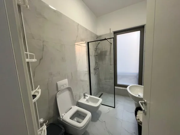 Tirane, jepet me qera apartament 2+1 Kati 7, 1.200 € 