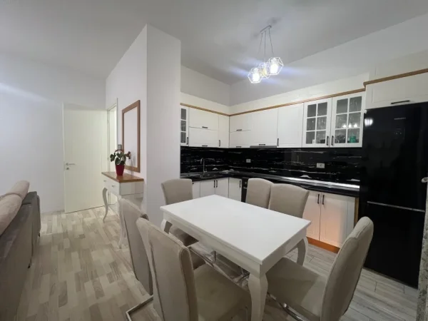 Tirane, jepet me qera apartament 2+1 Kati 7, 1.200 € 