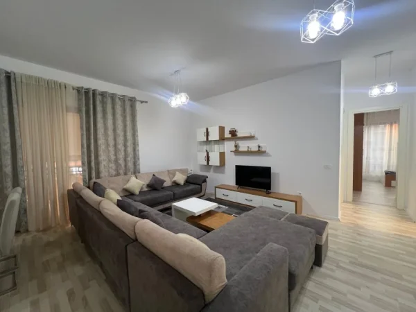 Tirane, jepet me qera apartament 2+1 Kati 7, 1.200 € 