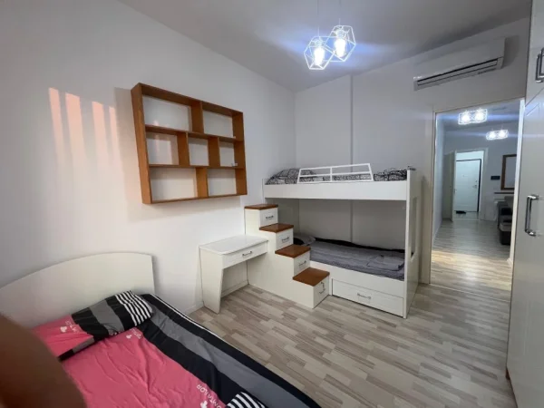 Tirane, jepet me qera apartament 2+1 Kati 7, 1.200 € 