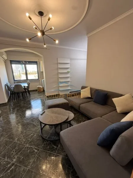 Tirane, jepet me qera apartament 2+1 Kati 5, 110 m² 750 € (Rr. Elbasanit)