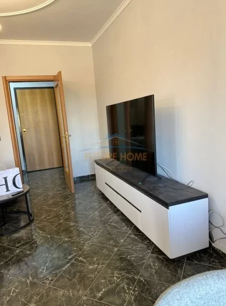 Tirane, jepet me qera apartament 2+1 Kati 5, 110 m² 750 € (Rr. Elbasanit)