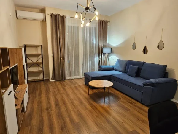 Tirane, jepet me qera apartament 2+1+Ballkon Kati 6, 95 m² 650 € (Tek 5 Maj, Tiranë)