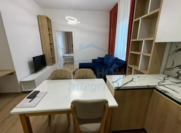 Tirane, jepet me qera apartament 1+1 Kati 8, 69 m² 650 € (Pazari i Ri)