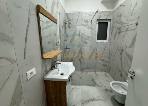 Tirane, jepet me qera apartament 1+1 Kati 8, 69 m² 650 € (Pazari i Ri)