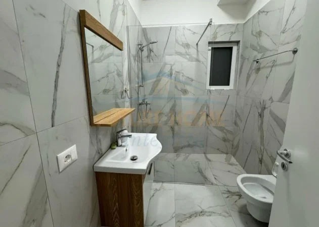 Tirane, jepet me qera apartament 1+1 Kati 8, 69 m² 650 € (Pazari i Ri)