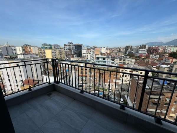 Tirane, jepet me qera apartament 1+1 Kati 8, 69 m² 650 € (Pazari i Ri)