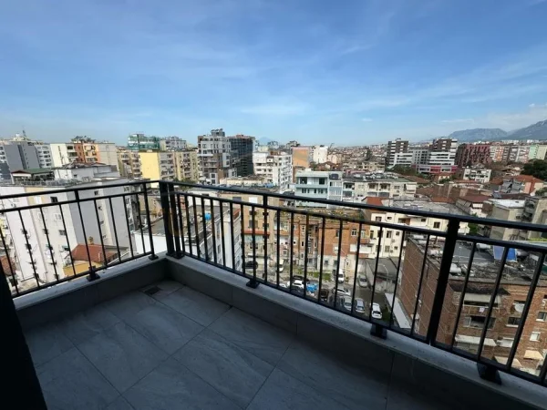 Tirane, jepet me qera apartament 1+1 Kati 8, 69 m² 650 € (Pazari i Ri)