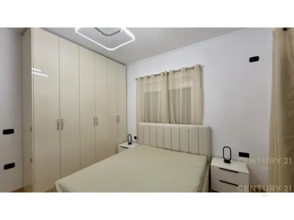 Tirane, jepet me qera apartament 1+1 Kati 3, 50 m² 500 € (Rruga e Dibres)