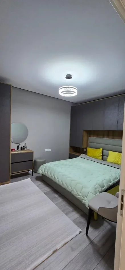 Tirane, jepet me qera apartament 1+1 , 