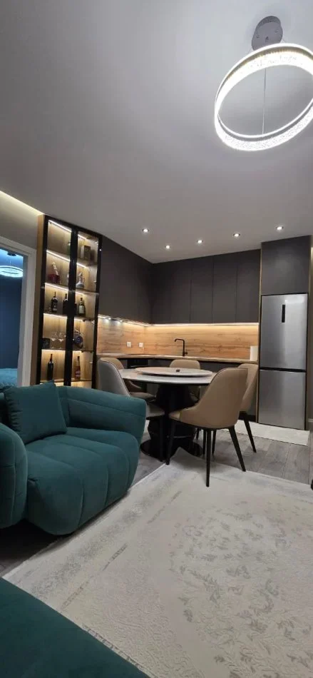 Tirane, jepet me qera apartament 1+1 , 