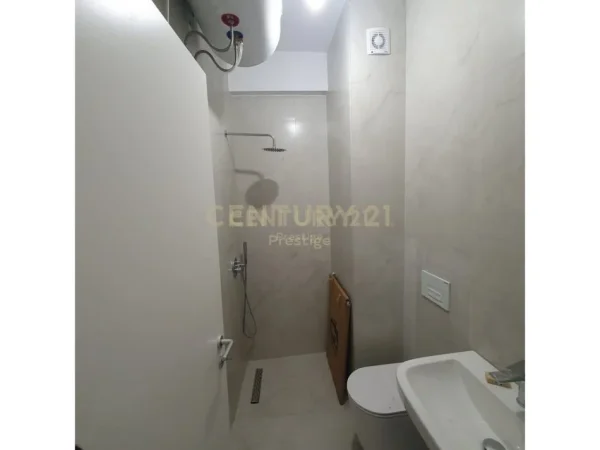 Tirane, jepet me qera apartament 1+1 Kati 2, 50 m² 450 € (Ali Dem)
