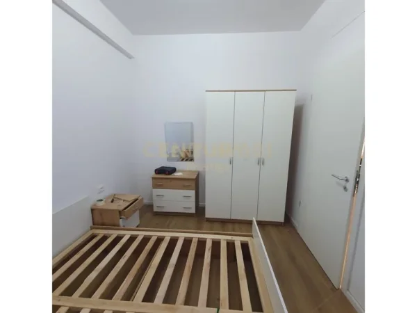 Tirane, jepet me qera apartament 1+1 Kati 2, 50 m² 450 € (Ali Dem)