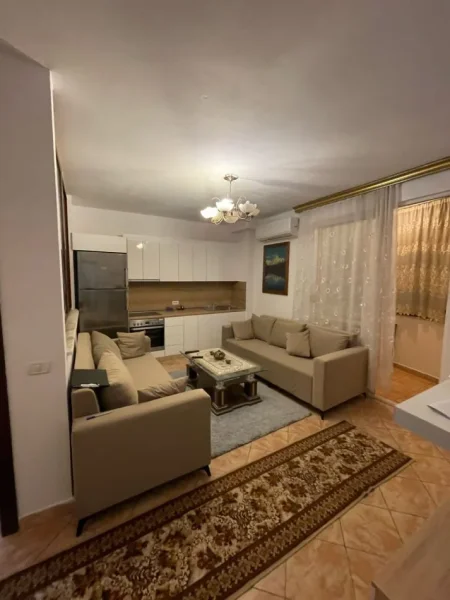 Tirane, jepet me qera apartament 2+1+Ballkon Kati 2, 70 m² 600 € (Don Bosko)