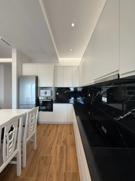 Tirane, jepet me qera apartament 3+1+Ballkon Kati 2, 120 m² 550 € (Babrru)