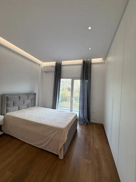 Tirane, jepet me qera apartament 3+1+Ballkon Kati 2, 120 m² 550 € (Babrru)