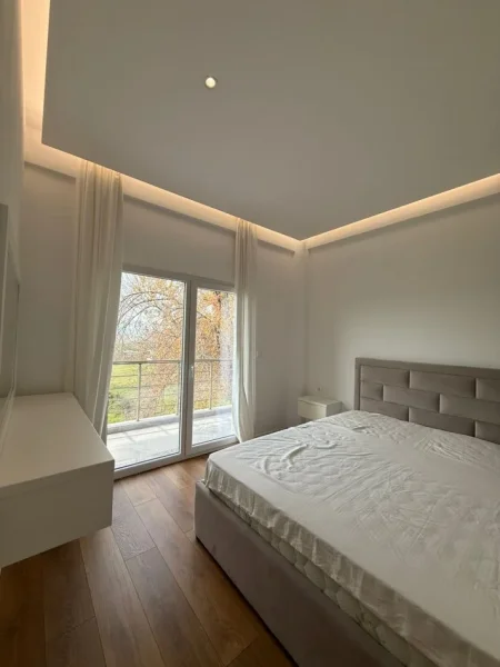 Tirane, jepet me qera apartament 3+1+Ballkon Kati 2, 120 m² 550 € (Babrru)