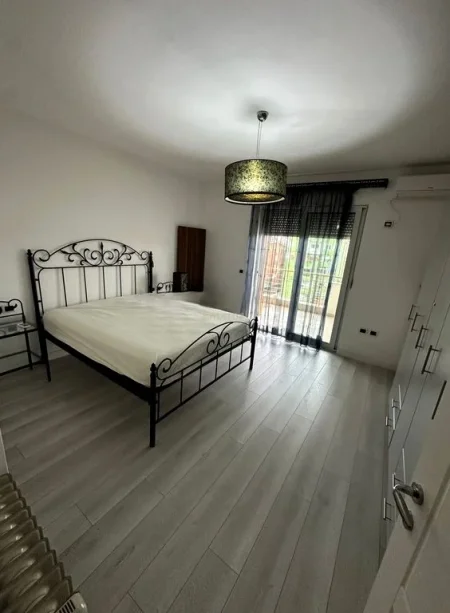 Tirane, jepet me qera apartament 2+1 Kati 7, 100 m² 1.100 € (BLLOKU)
