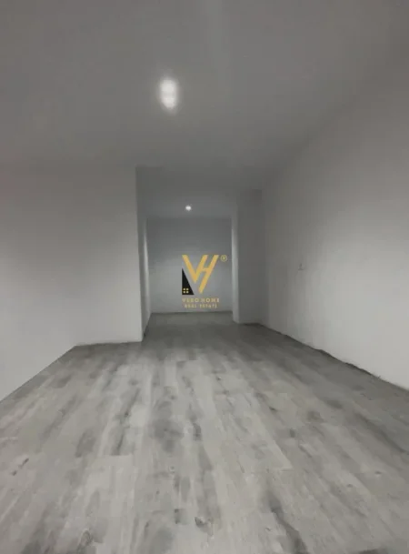 Tirane, jepet me qera zyre Kati 1, 60 m² 500 € (GOLDEN PARK 3)