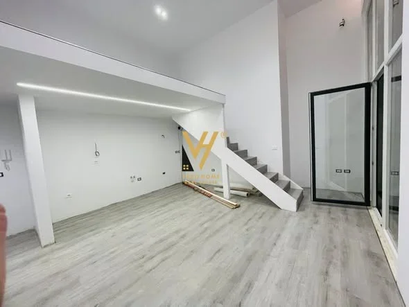 Tirane, jepet me qera zyre Kati 1, 60 m² 500 € (GOLDEN PARK 3)